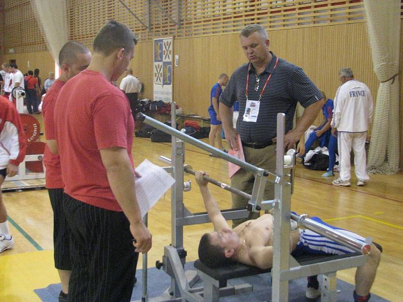 Mistrovství Evropy v bench pressu ve Frýdku-Místku.