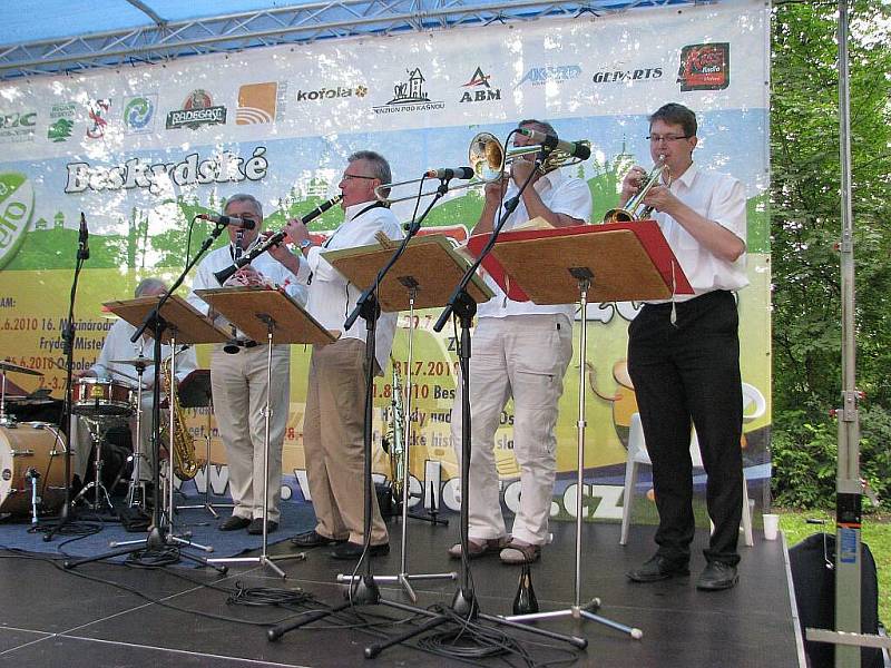 Tradiční akcí Beskydského Veseléta je Odpoledne s písničkou, které se zaměřuje především na starší generaci.