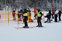 Policejní lyžařské hlídky v Beskydech a Jeseníkách.