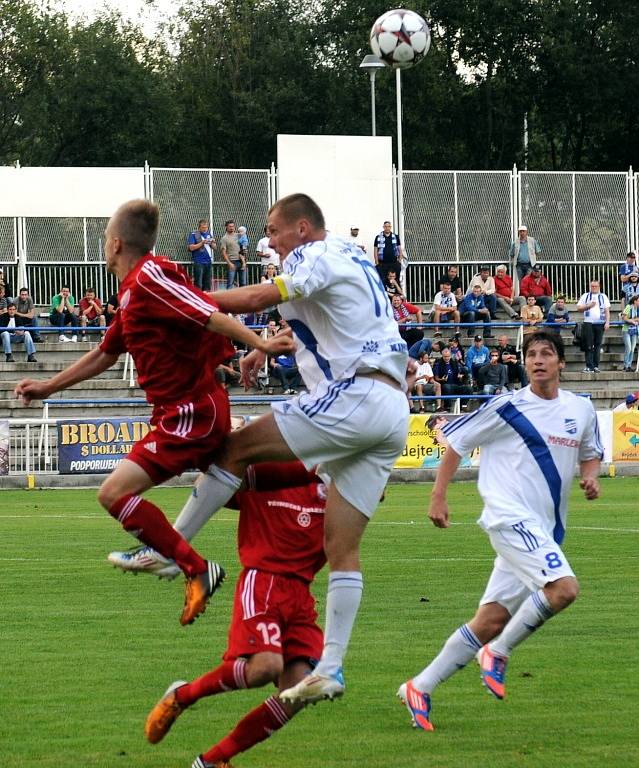 Derby utkání 2. kola Poháru České pošty dopadlo ve frýdeckých Stovkách lépe pro hosty z Třince. 