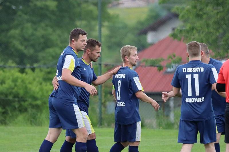 Zápas květnového 26. kola minulého ročníku okresního přeboru Frýdecko-Místecka Návsí - Bukovec 2:2.