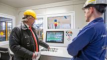 V Třineckých železárnách zprovoznili automatickou linku pro úpravu ocelových tyčí, 5. prosince 2022, Třinec. Ján Moder.