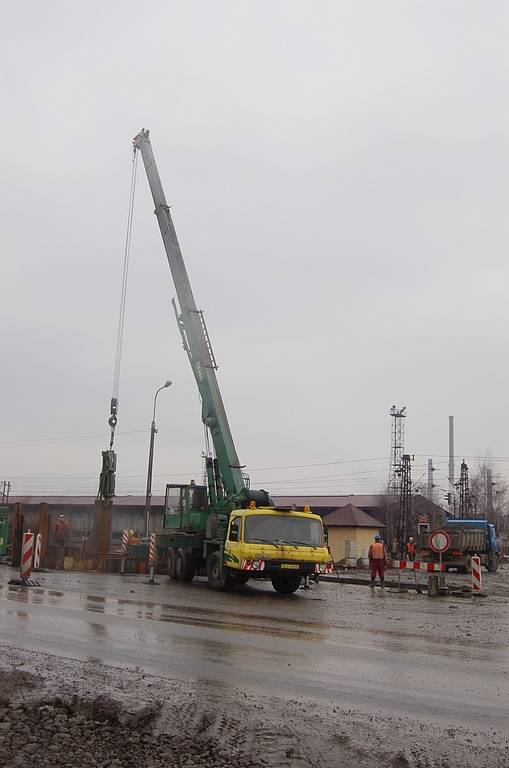 Frekventovaný železniční přejezd na Balinách dočasně uzavřela výstavba mimoúrovňové křižovatky. Celkové náklady na vznik křižovatky dosáhnou téměř 400 milionu korun.