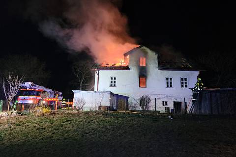 Požár domu v třineckých Kojkovicích.