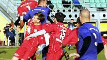 Derby nakonec lépe zvládli fotbalisté Sedlišť, kteří díky gólu Kmošťáka vyhráli v Čeladné 1:0. 