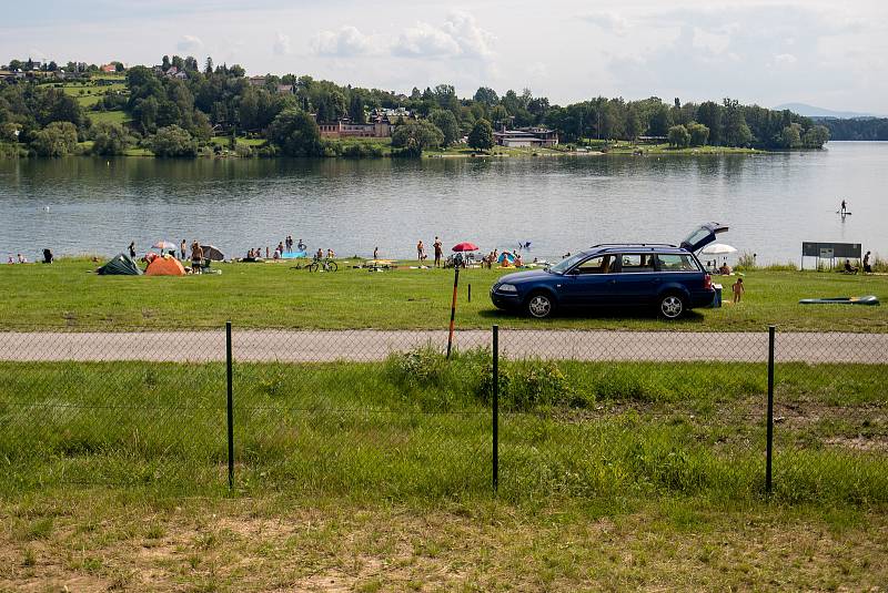 Žermanická přehrada, červenec 2020. V okolí se nabízí hned několik možností ubytování.