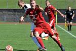 Třinečtí fotbalisté (v červeném) doma remizovali se silným Hradcem Králové 1:1.