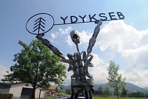 Restaurace a penzion YDYKSEB se nachází v krásném prostředí pod Beskydy.