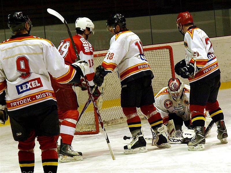 Hokejisté Frýdku-Místku podlehli ve 30. kole druholigového soutěže na domácím ledě opavskému Slezanu. 