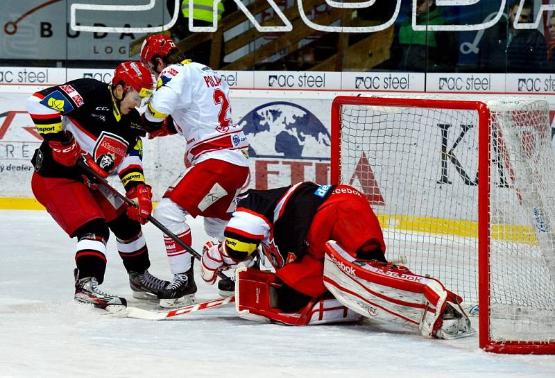 Extraligové utkání HC Oceláři Třinec - Mountfield Hradec Králové. 