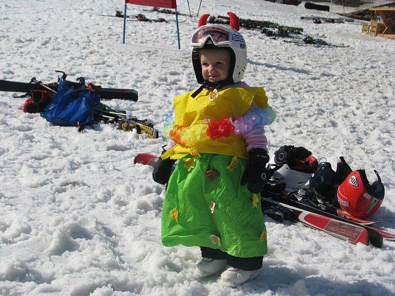 Lyžařský areál SKI MSA ve Starých Hamrech v sobotu hostil akci nazvanou Loučení se zimou.