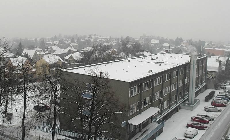 Stanice pro sběr údajů o počasí na střeše budovy Ostravské univerzity na kopci Hladnov nad centrem.