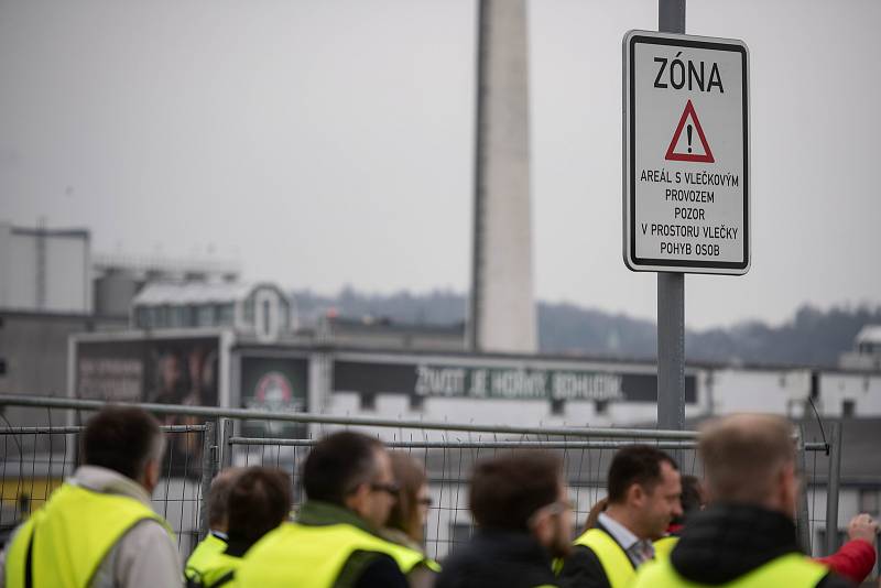 Slavnostním poklepáním na základní kámen v pivovaru Radegast. Zahájení stavby nové plechovkové linky, 22. března 2019 v Nošovicích.