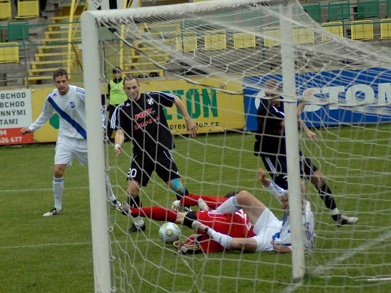 Fotbalisté 1. HFK Olomouc (v černém) remizovali na domácím hřišti s Frýdkem-Místkem 1:1.