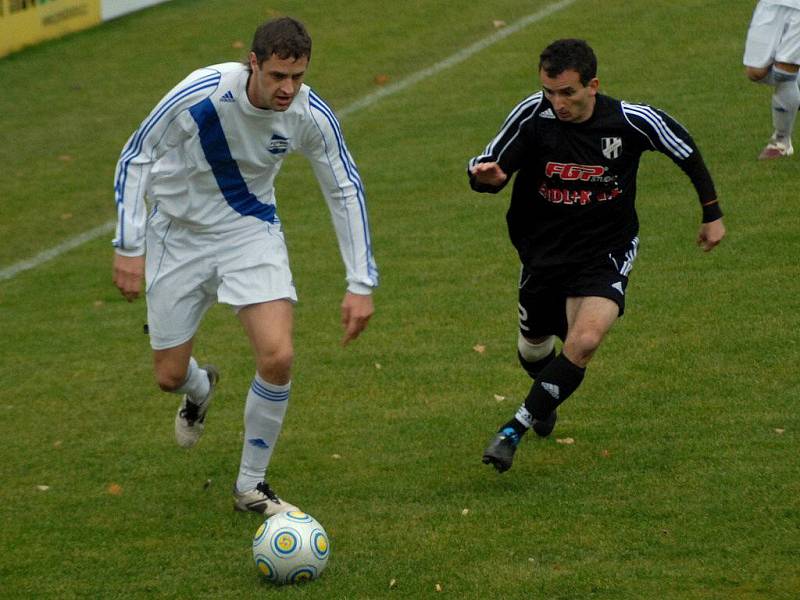 Fotbalisté 1. HFK Olomouc (v černém) remizovali na domácím hřišti s Frýdkem-Místkem 1:1.