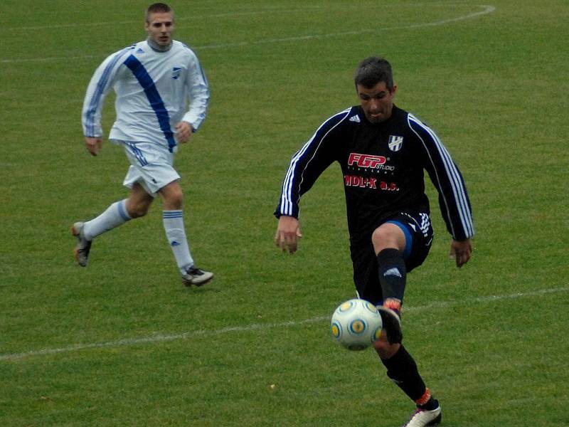 Fotbalisté 1. HFK Olomouc (v černém) remizovali na domácím hřišti s Frýdkem-Místkem 1:1.