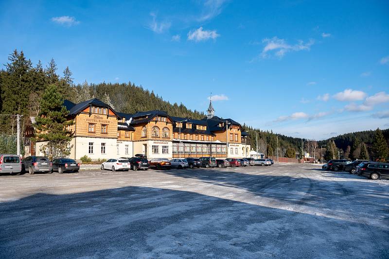 Ski areál Bílá a Hotel Bauer. 4. prosince 2021.