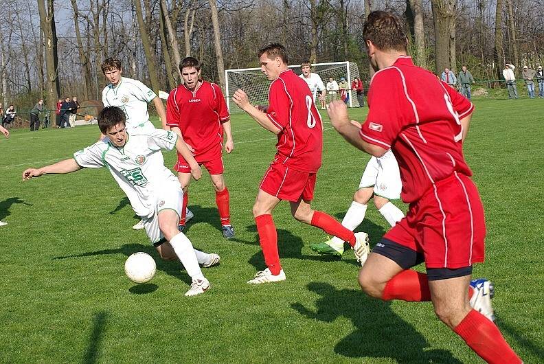 Smilovice - Stonava 4:0 (2:0). Domácí fotbalisté byli lepší po celé střetnutí a svou převahu nakonec zvýraznili i střelecky.