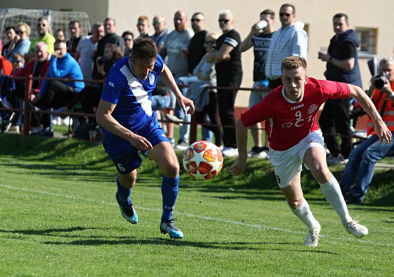 Fotbalisté Uherského Brodu (v červených dresech) prohráli ve 21. kole MSFL s Frýdkem-Místkem 0:1.