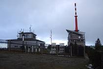 Vysílač a meteorologická stanice na beskydské Lysé hoře. 