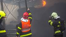 Deset hasičských jednotek se v neděli 18. července 2021 ráno zapojilo do likvidace požáru seníku v Čeladné na Frýdecko-Místecku.