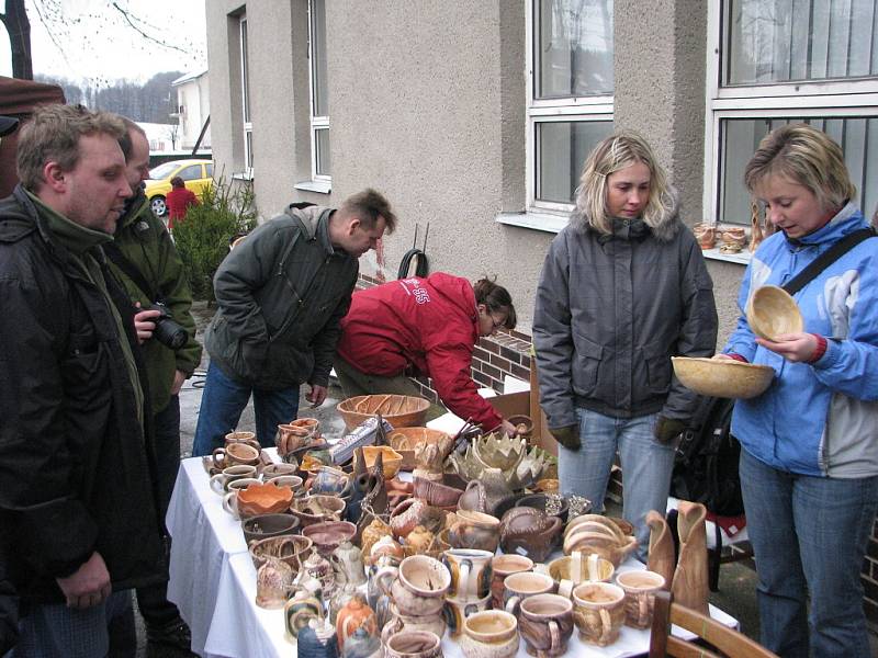 Tradiční vánoční jarmark s lidovými řemesly Souznění proběhl tuto sobotu 21. prosince v centru obce Kozlovice. 