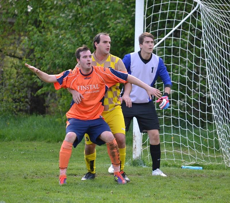 Fotbalisté Lučiny si v domácím prostředí poradili s Pískem 6:3.