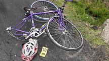 Řidič, který srazil cyklisty, od nehody podle ujel. Policie jej už ale dopadla. Na snímcích jsou poničená kola.