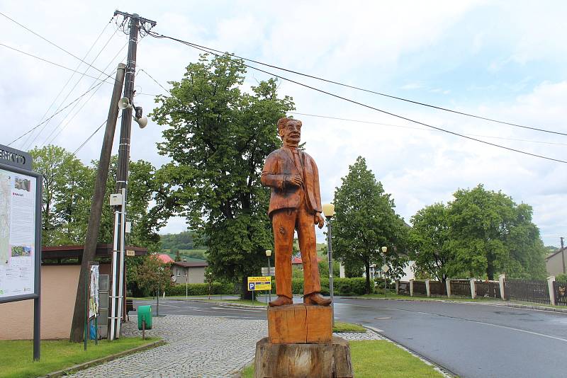 Dřevěná socha Leoše Janáčka, Hukvaldy.