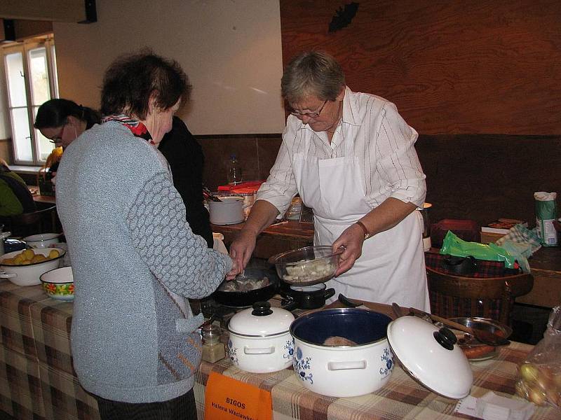 Dům PZKO v Mostech u Jablunkova hostil v sobotu Gorolský den s jídlem.