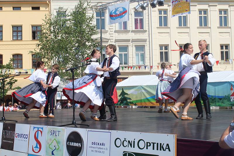 Na náměstí Svobody vystoupily soubory z tuzemska i zahraničí.