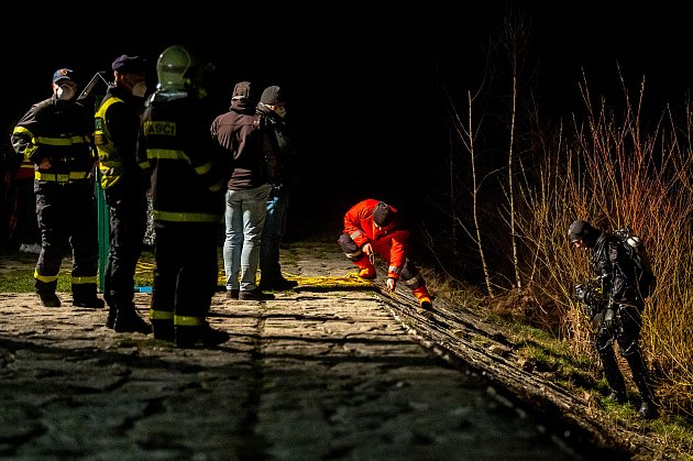 Tragické utonutí na splavu Kamenec ve Frýdlantu nad Ostravicí, 2. dubna 2021.