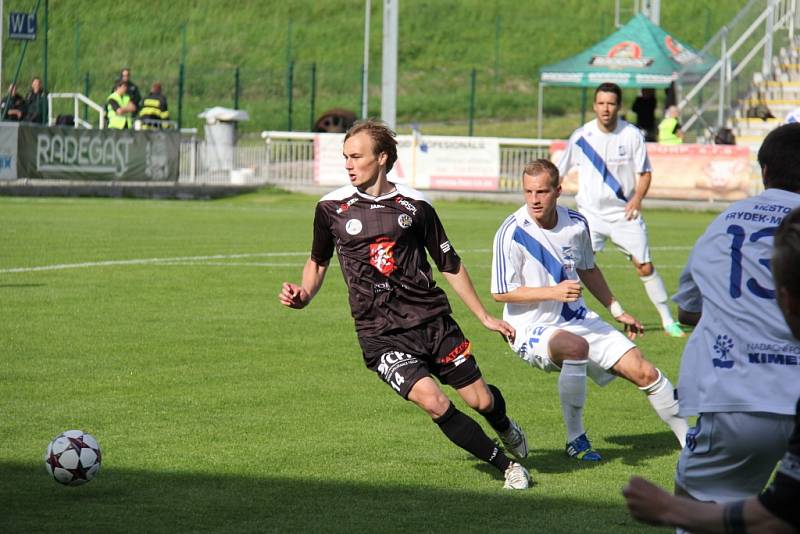 Valcíři si vyšlápli na lídra tabulky, když na domácím trávníku porazili hradecké Votroky 3:1. 