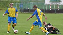 Fotbalisté Brušperku (tmavé dresy) remizovali na vlastním hřišti s vedoucí Stonavou 1:1