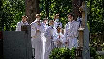 První bohoslužba v replice požárem zničeného dřevěného kostela Božího těla v Třinci-Gutech se konala v neděli 6. června 2021.