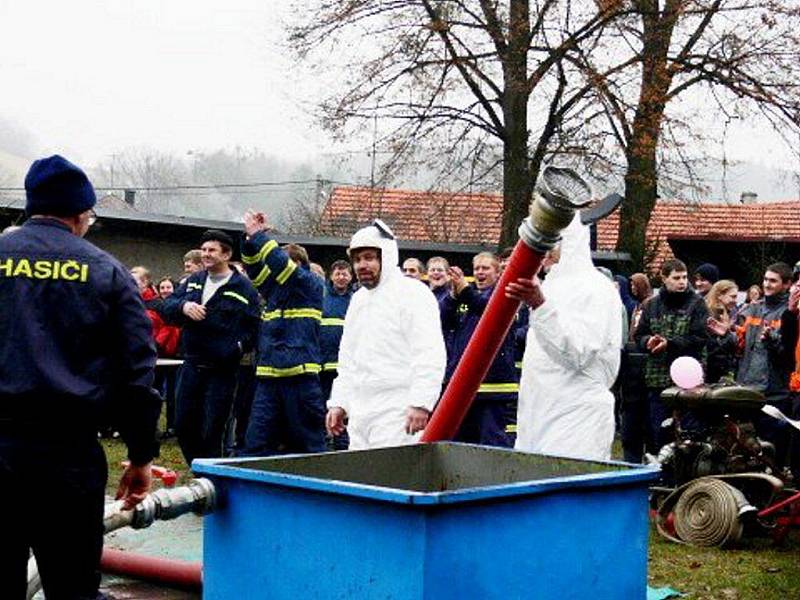 Dvaačtyřicet družstev přijelo do Lukavce, místní části Fulneku, na čtrnáctý ročník hasičské soutěže. 