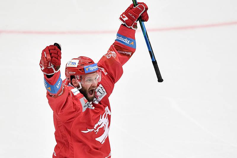 Semifinále play off hokejové Tipsport extraligy - 7. zápas: HC Oceláři Třinec - BK Mladá Boleslav, 15. dubna 2021 v Třinci. Martin Růžička z Třince oslavuje gól.