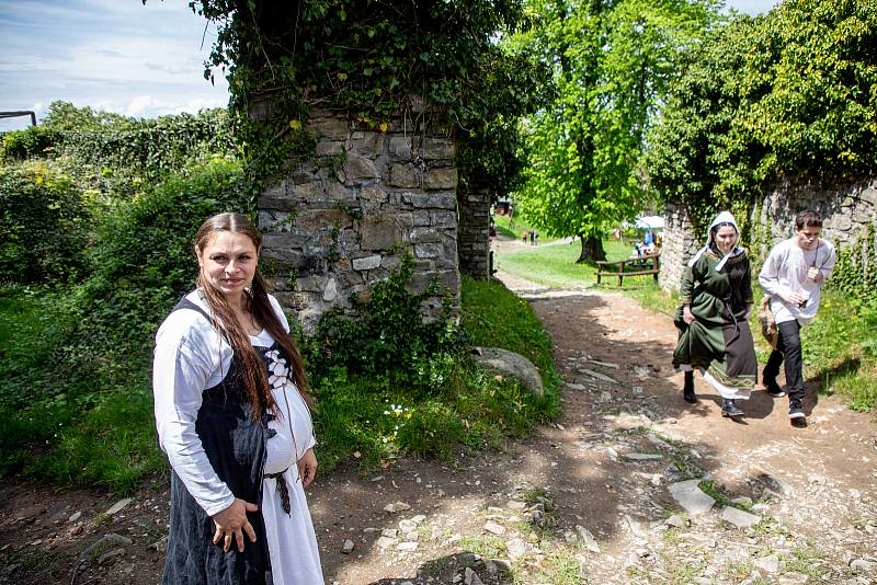 Hrad Hukvaldy a jeho okolí využili filmaři, kteří zde natáčeli historický film, 15. května 2021 Hukvaldy.