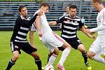 Druholigové fotbalisté Třince (v bílém) letošní vstup do FNL nezvládli, když na domácím trávníku prohráli s Českými Budějovicemi 0:2. 