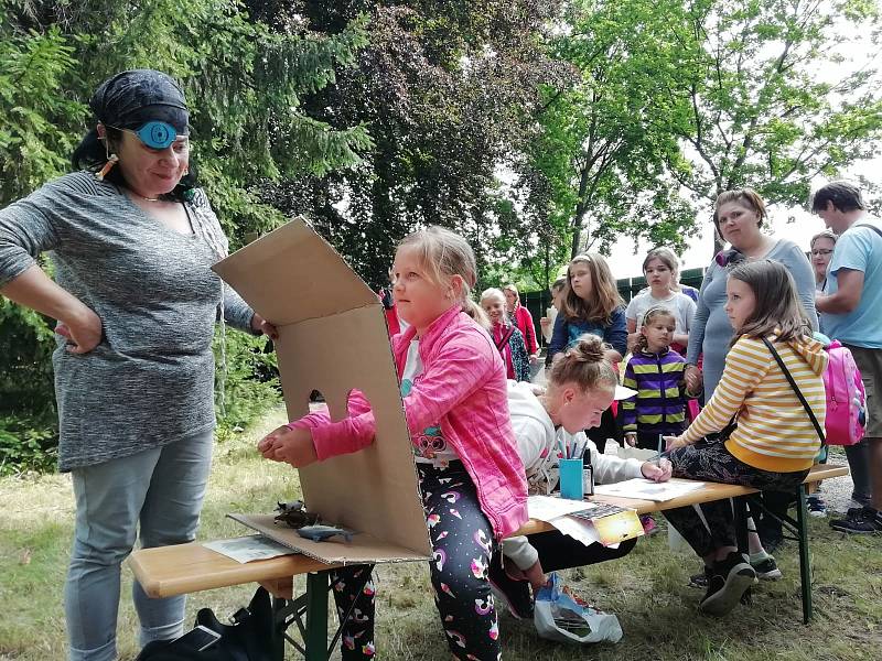 Děti se ve faunaparku vydaly na cestu za pirátským pokladem. Foto: Deník/Tereza Liczmanová