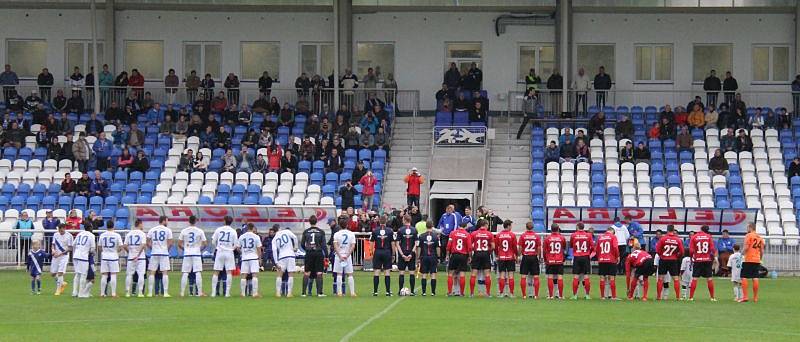 I když vedli Valcíři (v bílém) v poločase nad favorizovaným Táborskem o dvě branky, skončilo nakonec utkání smírně 3:3.