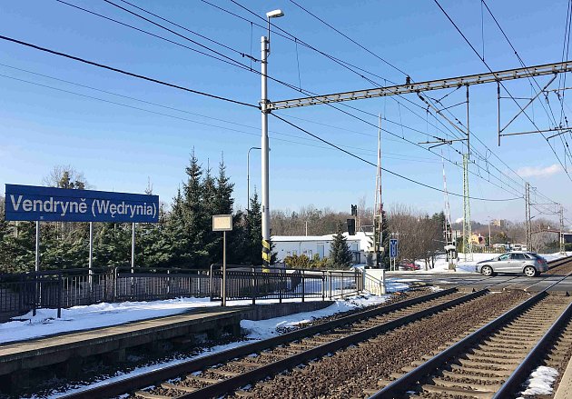 Vendryně na Třinecku, kde je za přestupek na železničním přejezdu automaticky pokuta, 9. 2. 2023.