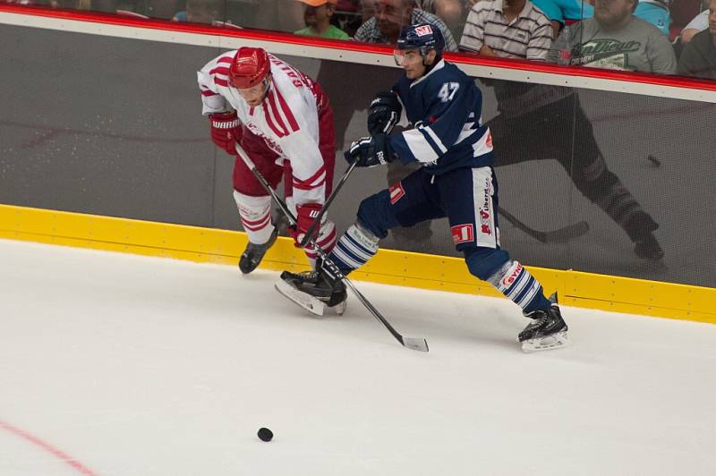 Přátelský hokejový zápas mezi HC Oceláři Třinec a Bílí Tygři Liberec v nové Werk aréně. 