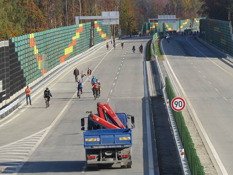 V Třinci byl slavnostně otevřen obchvat v úseku mezi Nebory a Bystřicí.