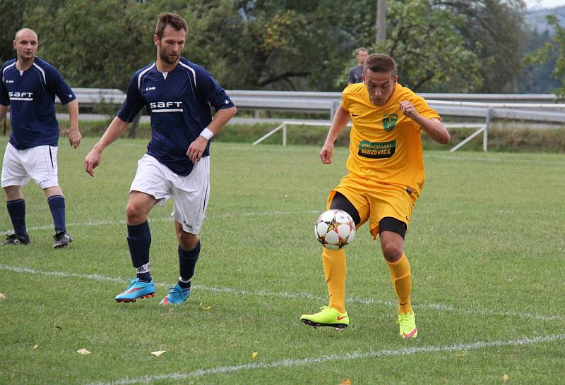 Duel mezi Tošanovicemi a Raškovicemi skončil nakonec těsným vítězstvím hostí 1:2.