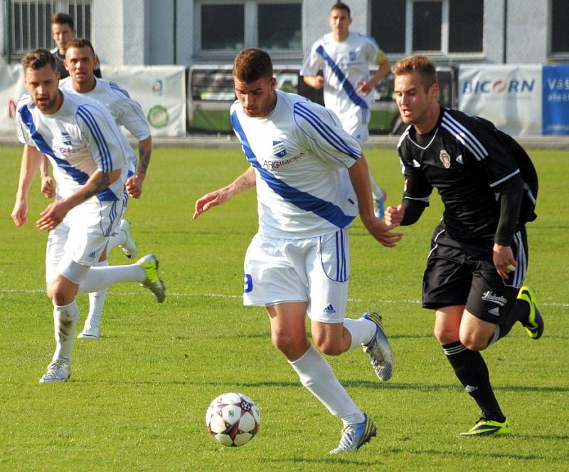 Fotbalisté Frýdku-Místku na domácím hřišti nestačili Žižkovu a podlehli mu 0:2. 