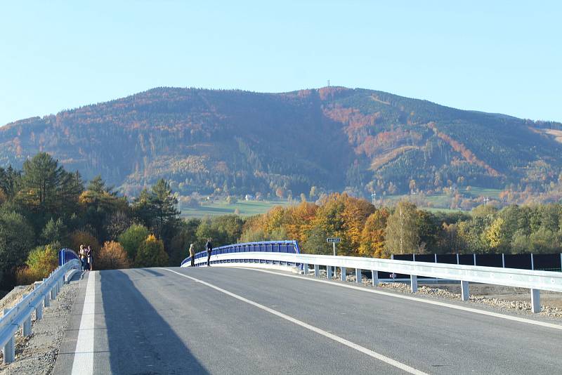 V Třinci byl slavnostně otevřen obchvat v úseku mezi Nebory a Bystřicí.