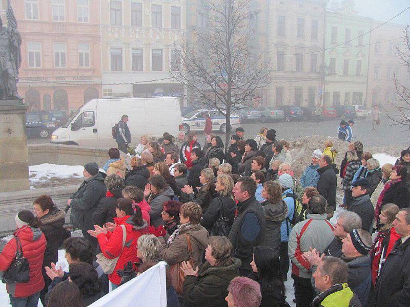 Protestní stávka ve Frýdku-Místku proběhla na Zámeckém náměstí.