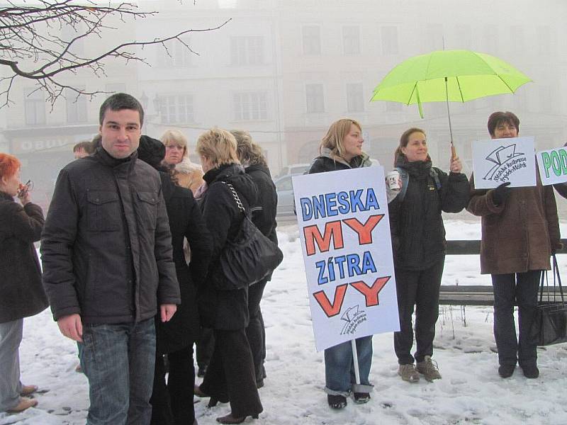 Protestní stávka ve Frýdku-Místku proběhla na Zámeckém náměstí.