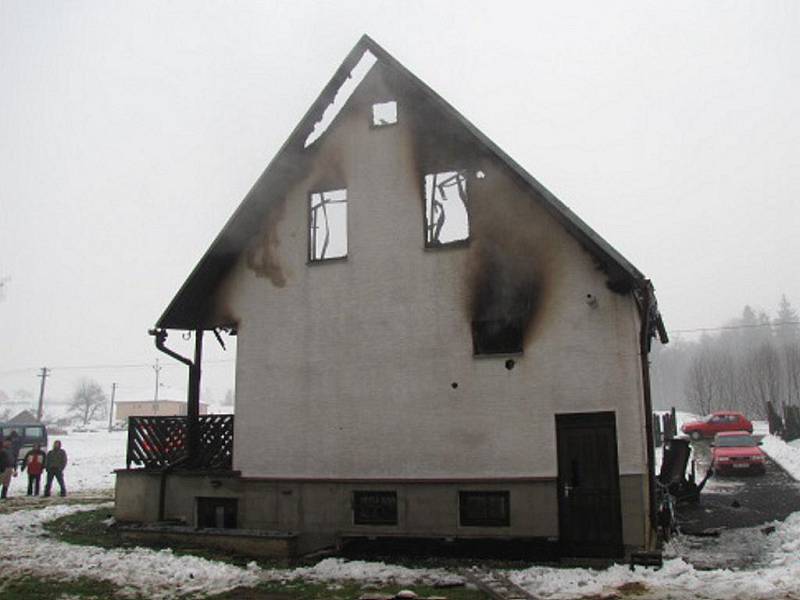 Požár okalového domku ve Vojkovicích.